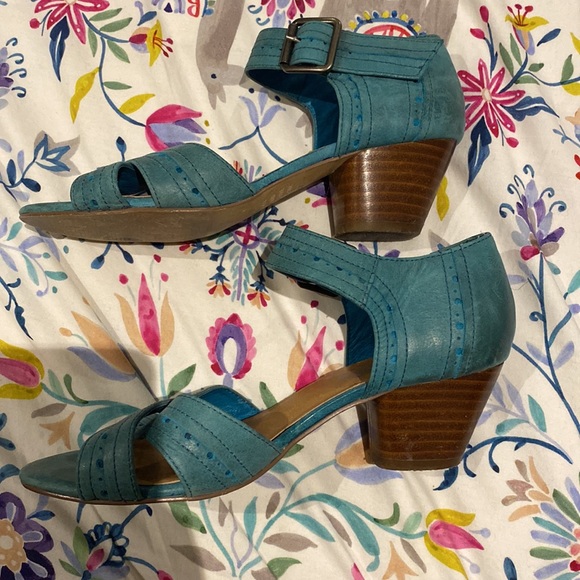 Cute blue summer shoes - Picture 2 of 3
